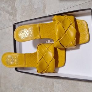 New with box Vince Camuto heels